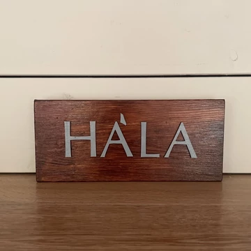 hála tábla